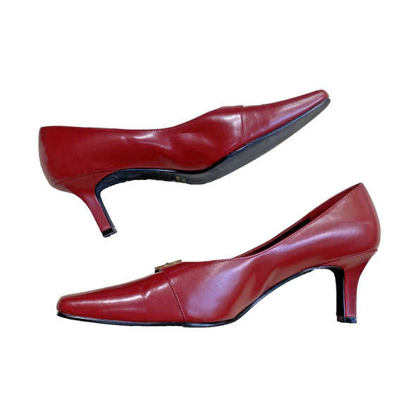 Vintage Carriage Court Buckleup Red Pumps Gold Buckles 9M Mid Heel Career Shoes - Picture 6 of 12